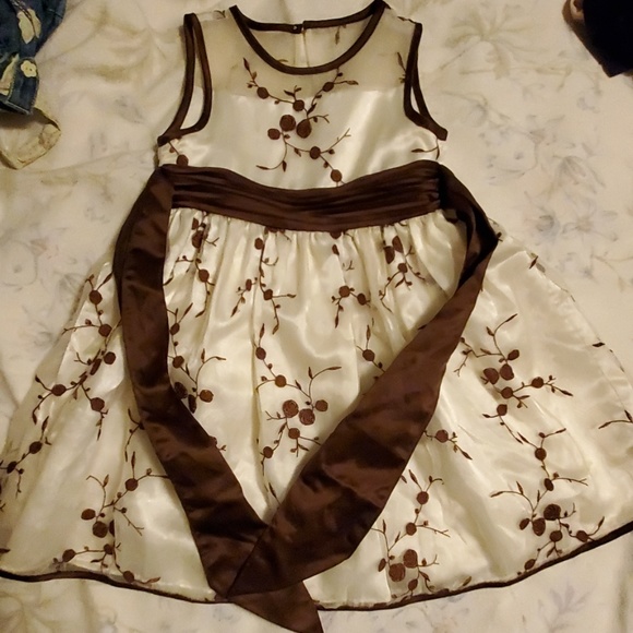 2 dresses, 3 shirts,1 skirt, 1 sweater jacket. - Picture 2 of 7